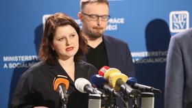 Tisková konference šéfky Ministerstva práce a sociálních věcí Jany Maláčové (ČSSD) kvůli příspěvkům, které by stát mohl poskytnout postiženým dopady opatření proti šíření koronaviru (11. 3. 2020)