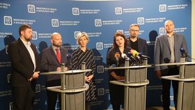Tisková konference šéfky Ministerstva práce a sociálních věcí Jany Maláčové (ČSSD) kvůli příspěvkům, které by stát mohl poskytnout postiženým dopady opatření proti šíření koronaviru (11. 3. 2020)