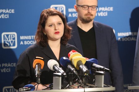 Tisková konference šéfky Ministerstva práce a sociálních věcí Jany Maláčové (ČSSD) kvůli příspěvkům, které by stát mohl poskytnout postiženým dopady opatření proti šíření koronaviru (11. 3. 2020)