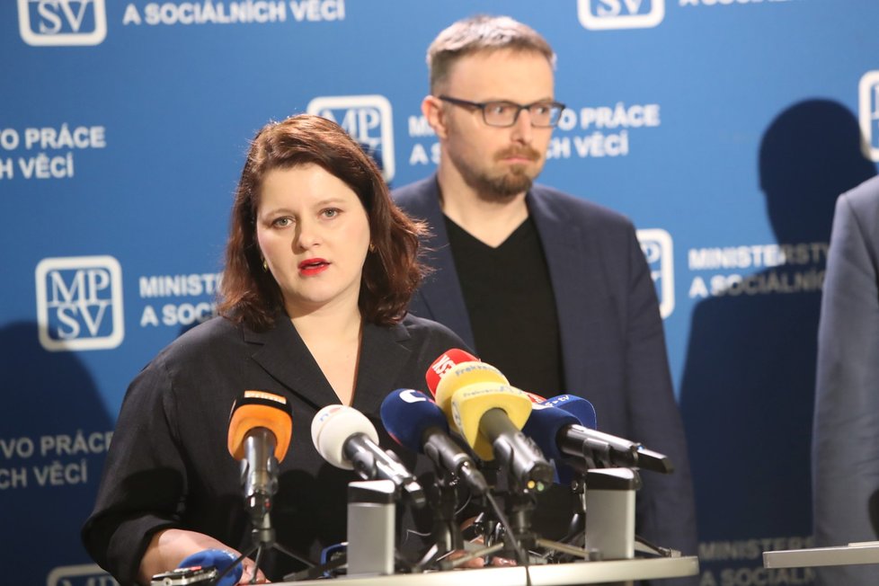 Tisková konference šéfky Ministerstva práce a sociálních věcí Jany Maláčové (ČSSD) kvůli příspěvkům, které by stát mohl poskytnout postiženým dopady opatření proti šíření koronaviru. (11. 3. 2020)