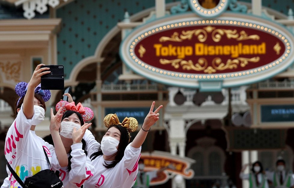 V Tokiu se po čtyřech měsících otevřel Disneyland (1. 7. 2020)