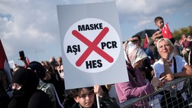 Koronavirus v Turecku: Protesty proti koronavirovým opatřením v Istanbulu