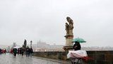 Zahraniční turisté se do Prahy nepohrnou. Magistrát začne ve velkém zvát ty české