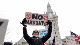 Protesty proti nošení roušek v USA