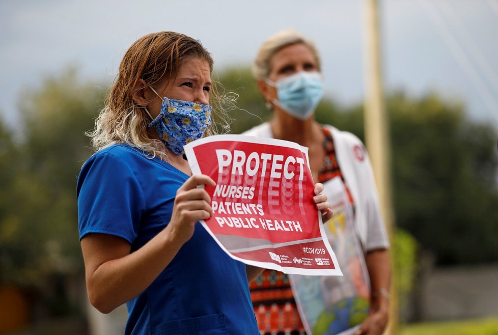 Zdravotní sestry v USA protestovaly proti nevhodným pracovním podmínkám v době pandemie