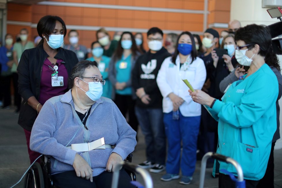 Daniel Kim (48) opouští po pěti měsících boje s koronavirem nemocnic v Californii
