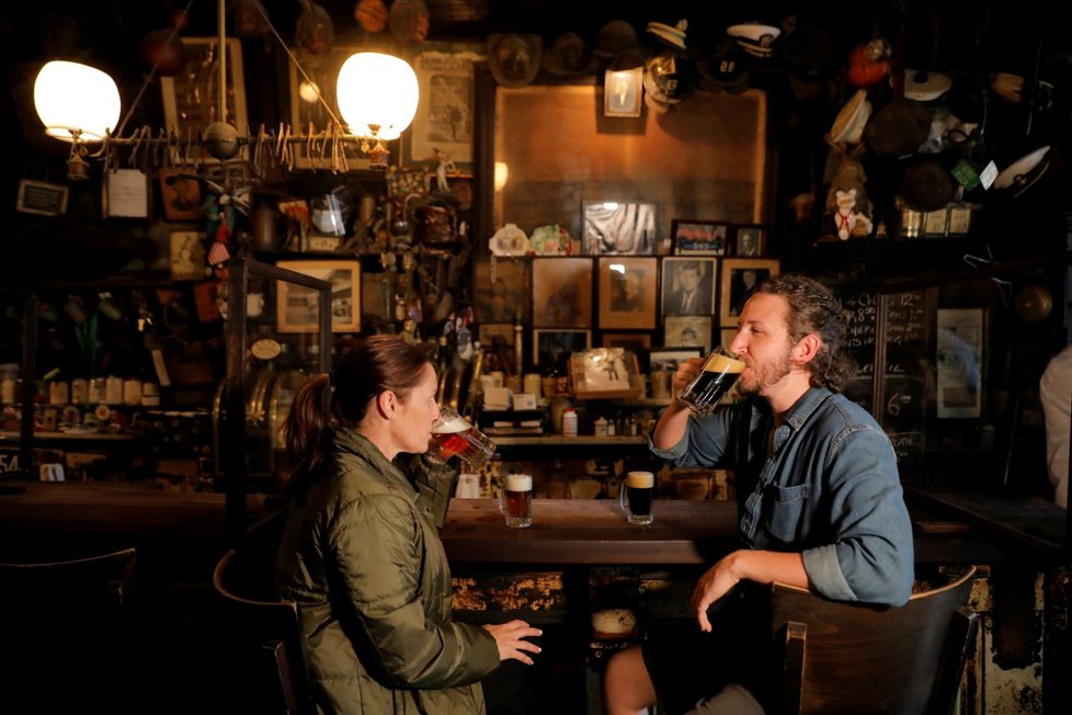 V New Yorku už si užívají otevřené bary V New Yorku už si užívají otevřené bary