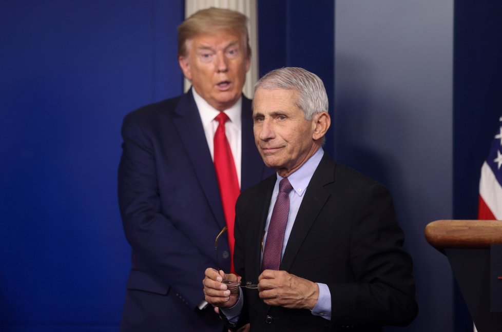 Americký prezident Donald Trump a epidemiolog Anthony Fauci.