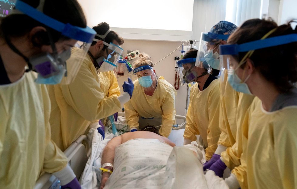 Koronavirem zasažená nemocnice v americkém státě Rhode Island na východním pobřeží (12. 2. 2021) Koronavirem zasažená nemocnice v americkém státě Rhode Island na východním pobřeží (12. 2. 2021)