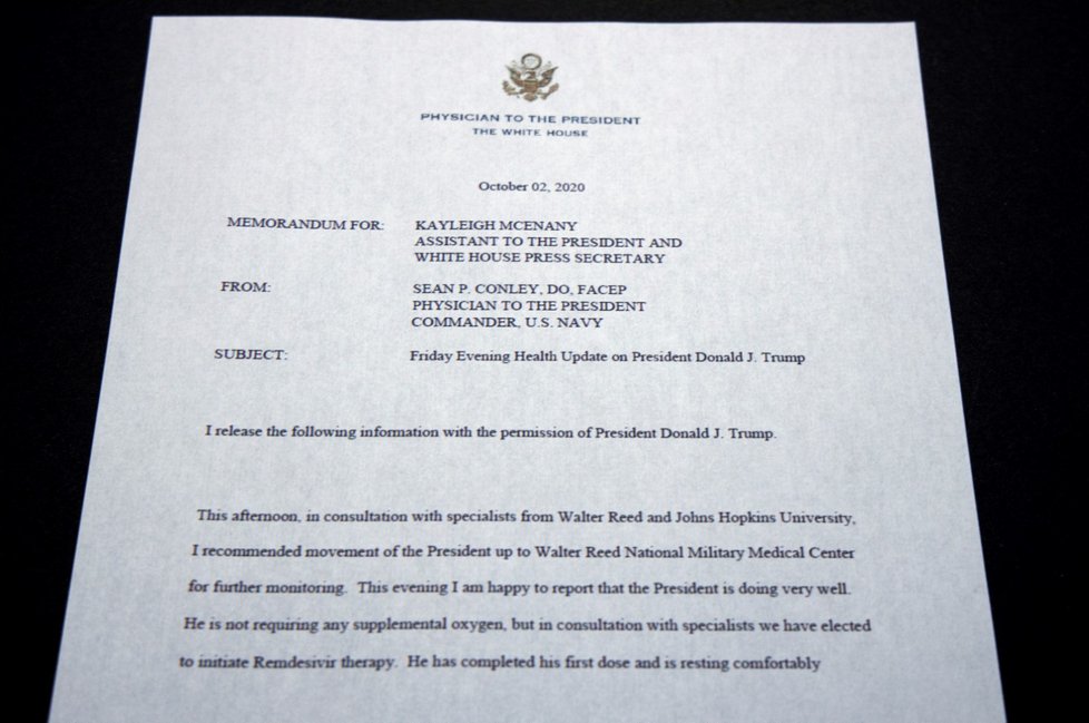 Memorandum Bílého domu, ve kterém oznamují že prezidentu Donaldu Trumpovi je podáván remdesivir.