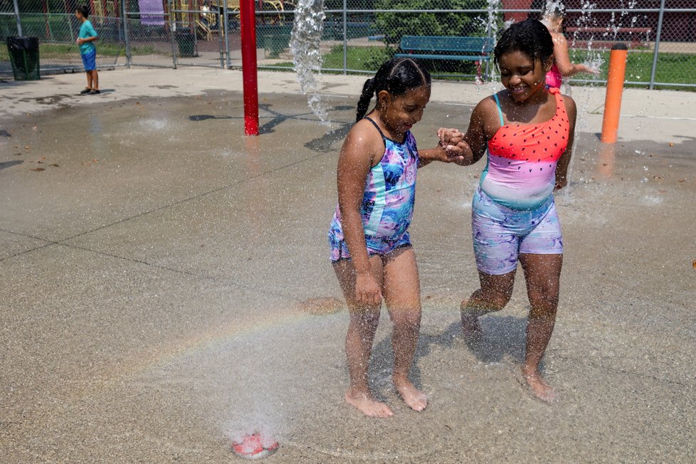 Koronavirus v USA: Život se ve mnohých státech včetně Kalifornie vrátil do normálu. Koronavirus v USA: Život se ve mnohých státech včetně Kalifornie vrátil do normálu.