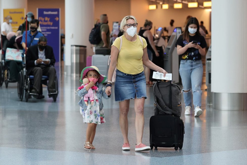 Opatření proti koronaviru na letišti v Los Angeles. Opatření proti koronaviru na letišti v Los Angeles.