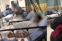 Šokující záběry z přeplněných nemocnic v New Yorku: Pacienti vykonávají potřebu do lavorů před ostatními!