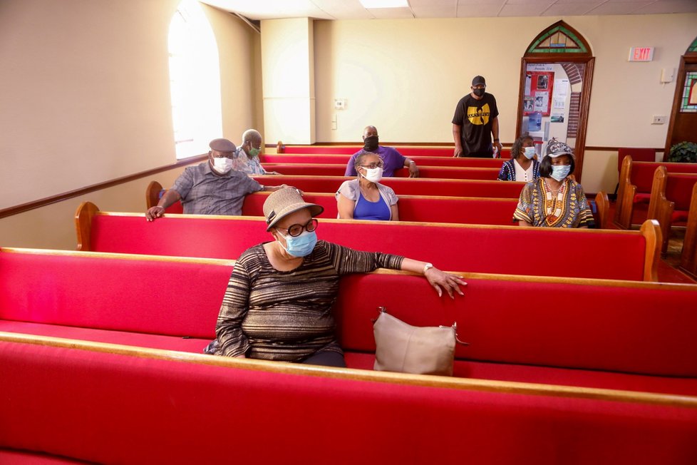 V americké Tampě se očkuje i v kostele.