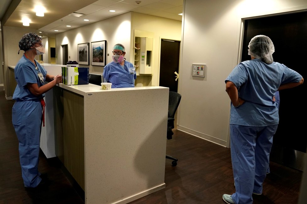 Boj s koronavirem v nemocnici v Oklahoma City. Boj s koronavirem v nemocnici v Oklahoma City.