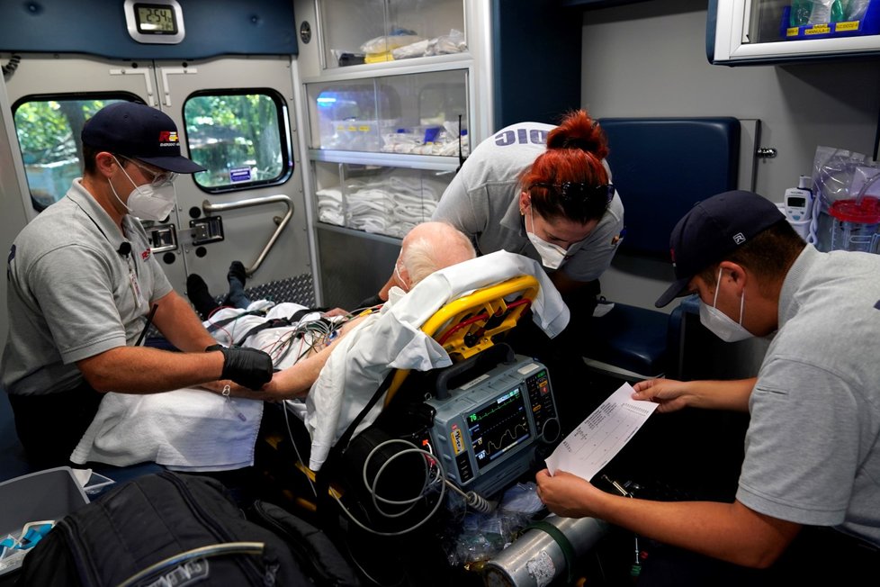 Koronavirus v USA: Zdravotníci  v Oklahomě ošetřují pacienta s příznaky koronaviru (9.9.2021) Koronavirus v USA: Zdravotníci  v Oklahomě ošetřují pacienta s příznaky koronaviru (9.9.2021)