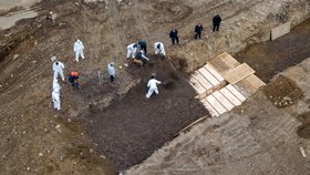 Koronavirus USA: Pohřbívání do masových hrobů na Hartově ostrově u New Yorku