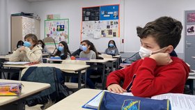 Koronavirus řádí v amerických školách. (9. 1. 2022)
