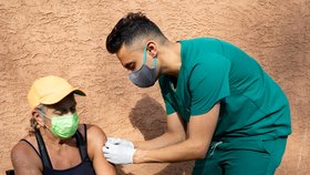 Koronavirus v USA: V Pensylvánii probíhá očkování třetí „posilovací“ dávkou (15. 8. 2021).