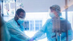 Operace plic u pacienta s koronavirem v americkém Utahu (12. 6. 2020)