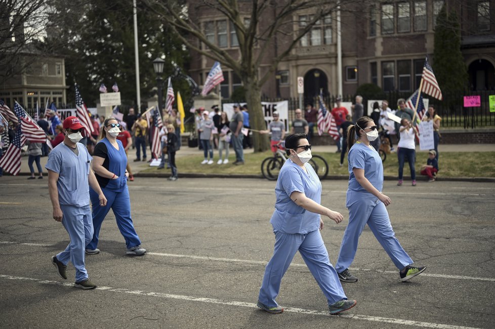 Koronavirus v USA: V zemi probíhají demonstrace proti karanténě i pro ni. (26.04.2020).