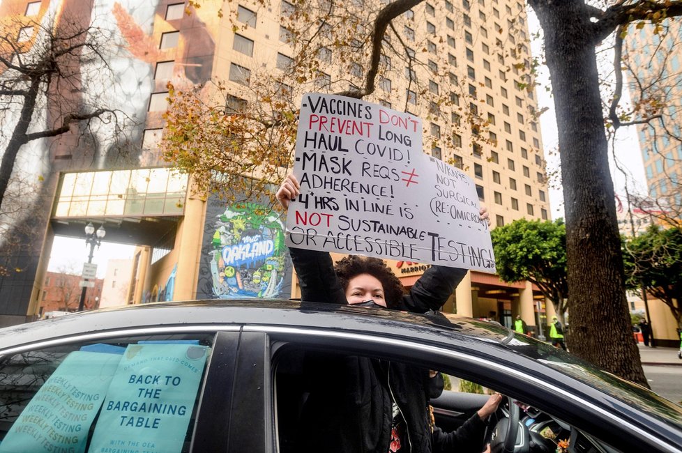 Protesty studentů a učitelů v kalifornském Oaklandu za zpřísnění protipandemických opatření ve školách (leden 2022)