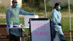 Testování na koronavirus v americkém státě Texas.