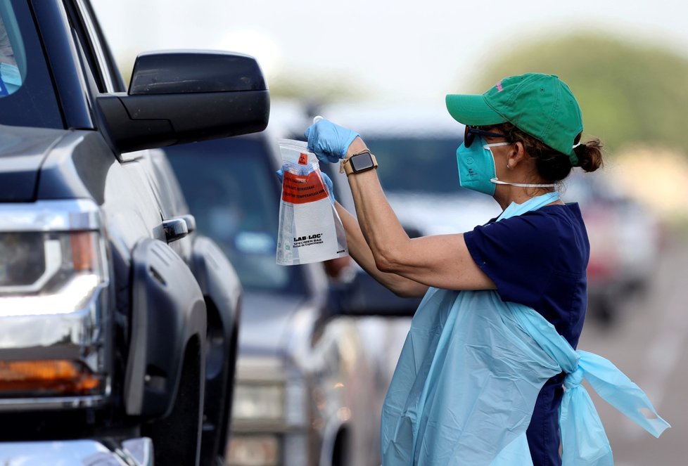 Testování na koronavirus v americkém státě Texas.