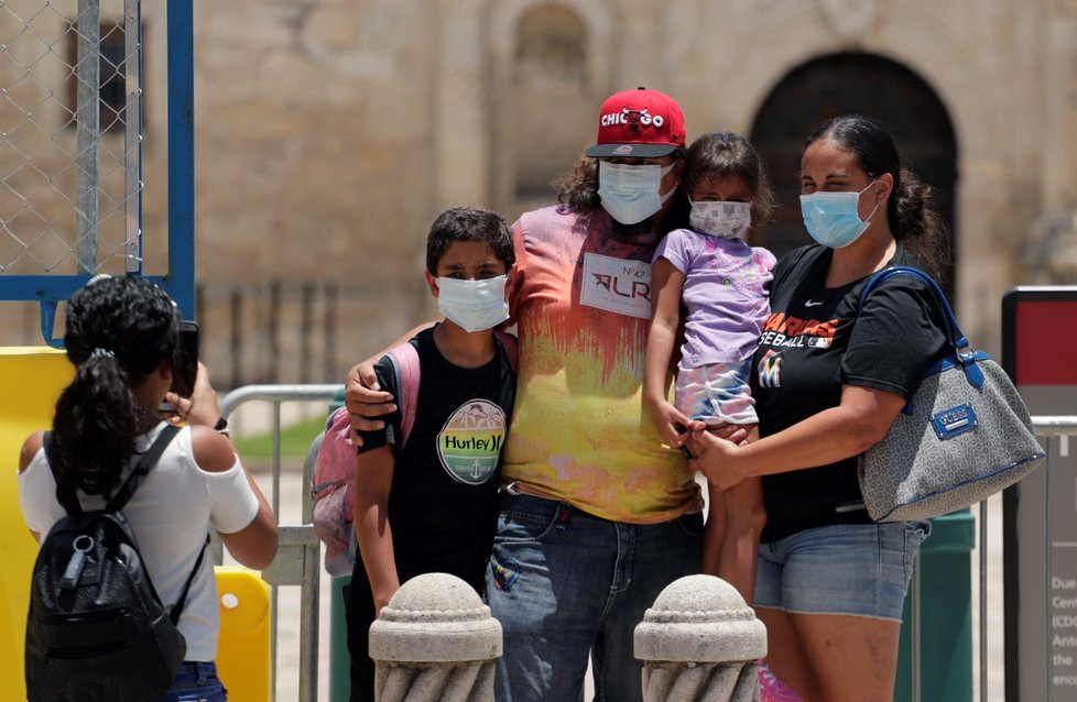 Koronavirus v americkém Texasu. (24.6.2020)