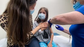 Koronavirus v USA: V Severní Karolíně začaly klinické testy vakcíny Pfizer na dětech