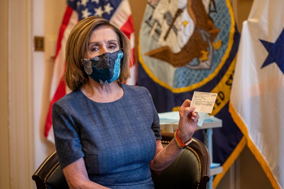 Vakcínu dostala i přesdekyně Sněmovny reprezentantů Nancy Pelosiová.