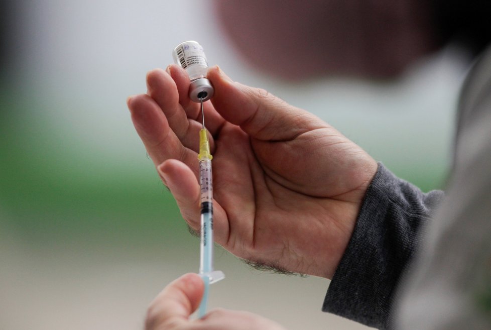 Očkování proti covidu vakcínou Pfizer