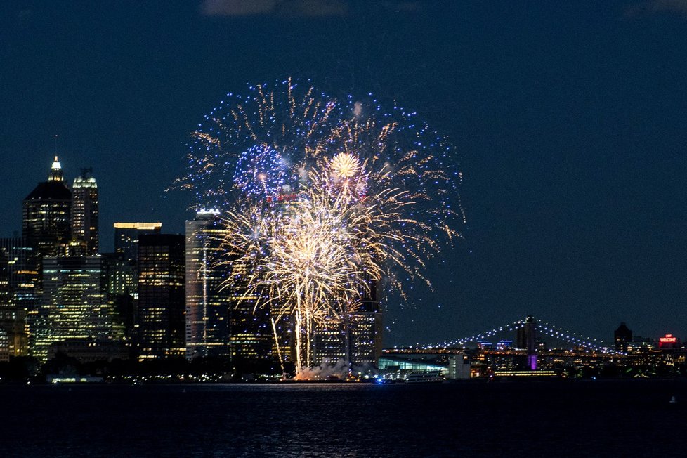 Obyvatelé New Yorku slavili 70 procentní proočkovanost Obyvatelé New Yorku slavili 70 procentní proočkovanost