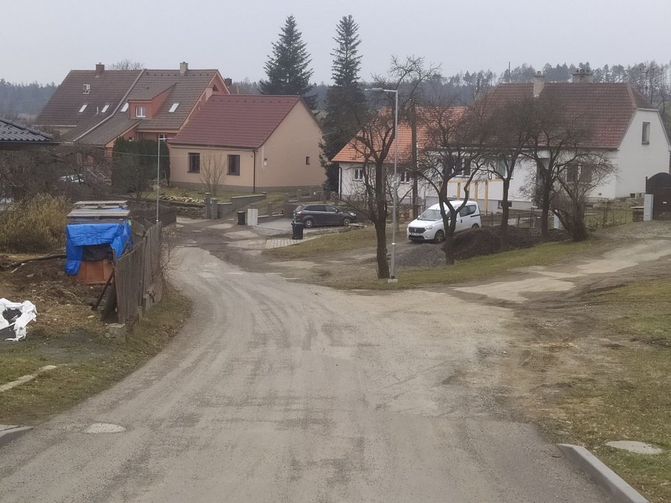 Za nákupy musejí Přibyslavičtí místo do nedaleké Velké Bíteše do 20 kilometrů vzdálených Rosic.