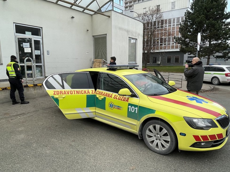 Do Fakultní nemocnice Brno dorazilo v sobotu dopoledne 5000 vakcín na covid-19.