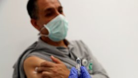 Turecko spustilo finální fázi testování vakcíny. Dostávají ji lidé.