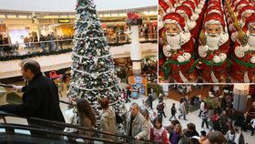 V obchodech probíhají intenzivní přípravy na Vánoce, řada už vytáhla první tematické zboží (ilustrační foto)
