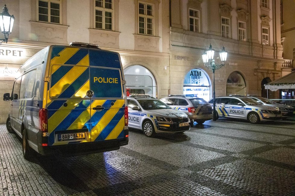 Zásah policie ukončil nelegální party v pražské Melantrichově ulici (9. 1. 2021)