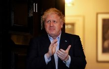 Britský premiér Johnson stále bojuje s koronavirem: Dostává kyslík na JIP!
