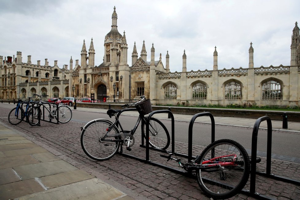 Prázdné ulice v Cambridge.