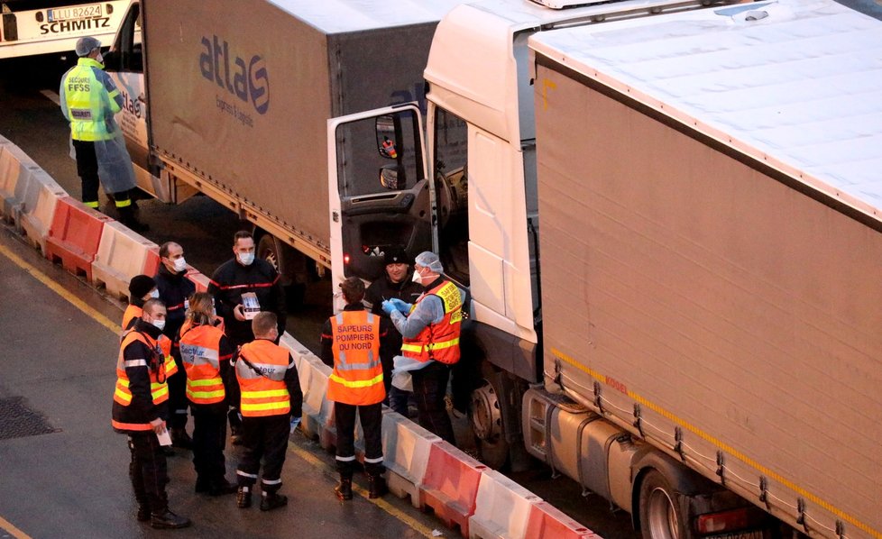 Testování řidičů kamionů v Doveru.