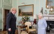Královna Alžběta II. se sešla s premiérem Borisem Johnsonem.