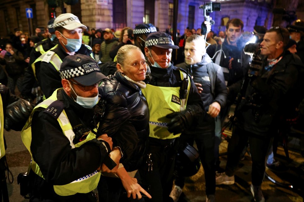 Policie zasáhla proti odpůrcům opatření.