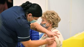 Očkování proti koronaviru ve Velké Británii