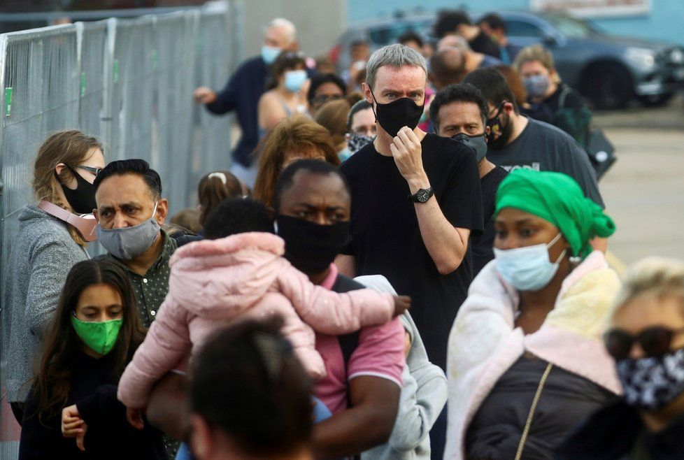 Testování na koronavirus ve Velké Británii.