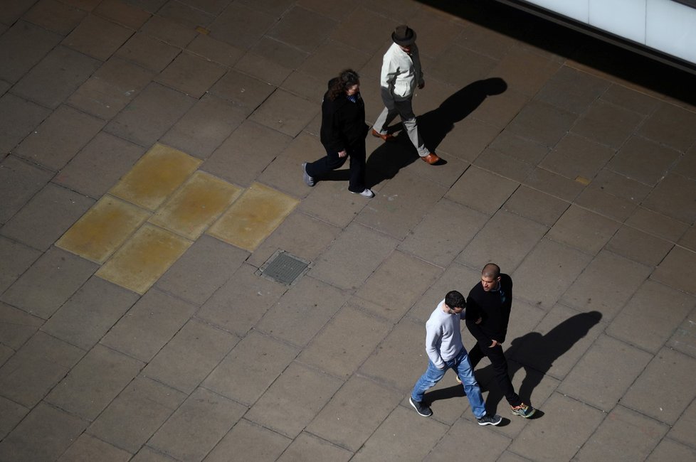 Prázdné ulice ve Velké Británii.