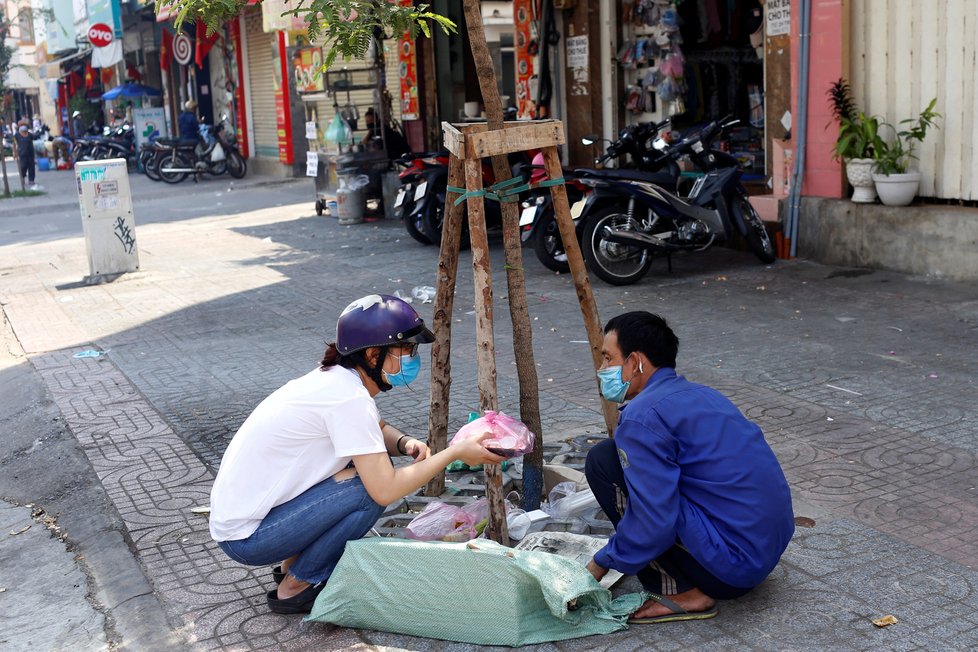 Nákaza koronavirem se nevyhnula ani Vietnamu. (5. 4. 2020)