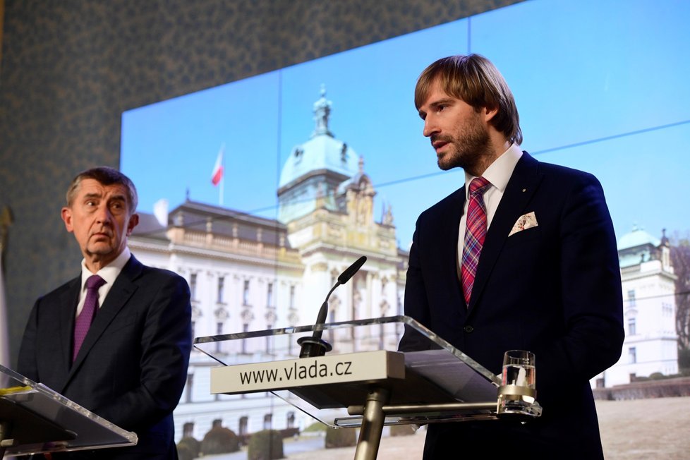 Premiér Andrej Babiš a ministr zdravotnictví Adam Vojtěch na tiskové konferenci po jednání vlády (16.3.2020)