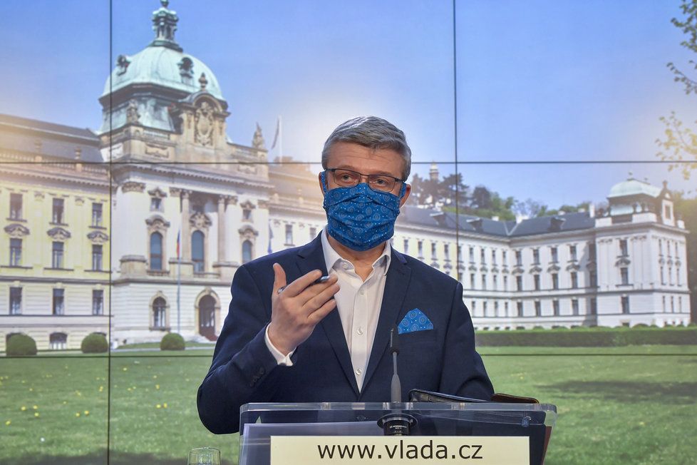 Vicepremiér Karel Havlíček (ANO) na tiskové konferenci po jednání vlády (14. 4. 2020)