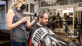 Kadeřnictví i salony krásy otevřely: V Praze bez front, některé krizi nezvládly